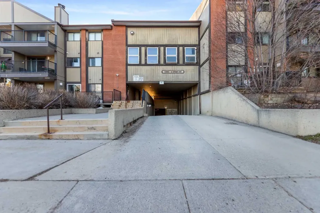 13045 6 Street SW Calgary AB T2W 5H1