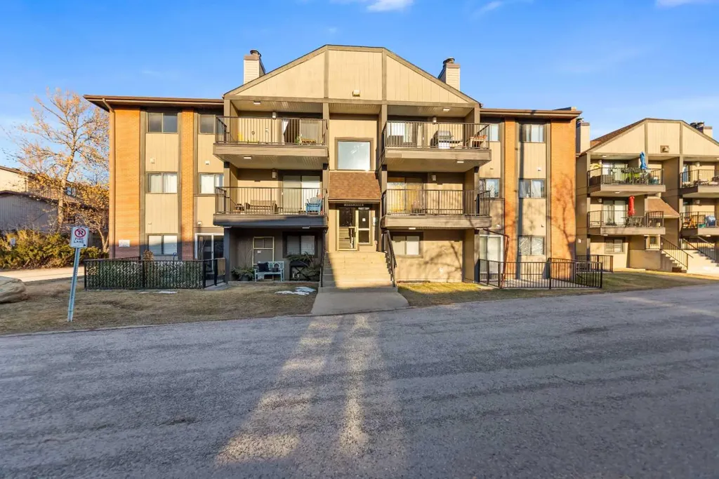 13045 6 Street SW Calgary AB T2W 5H1