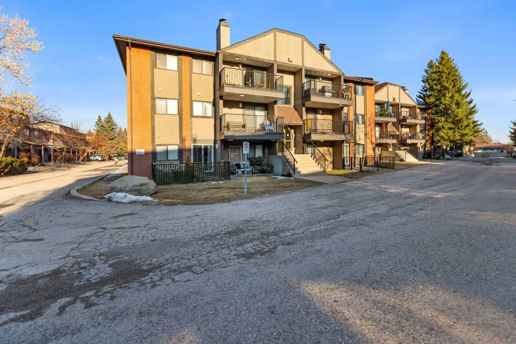 13045 6 Street SW Calgary AB T2W 5H1