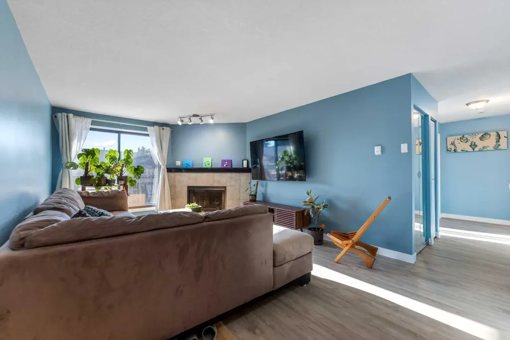 13045 6 Street SW Calgary AB T2W 5H1