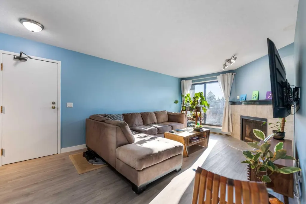 13045 6 Street SW Calgary AB T2W 5H1