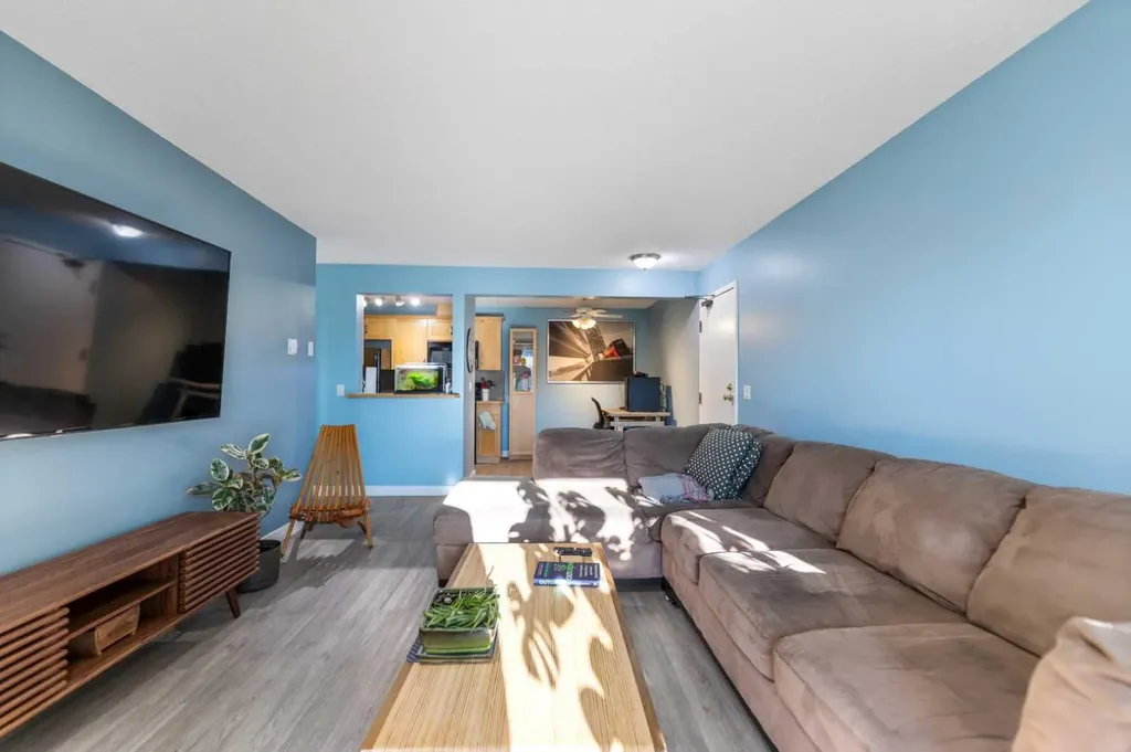 13045 6 Street SW Calgary AB T2W 5H1