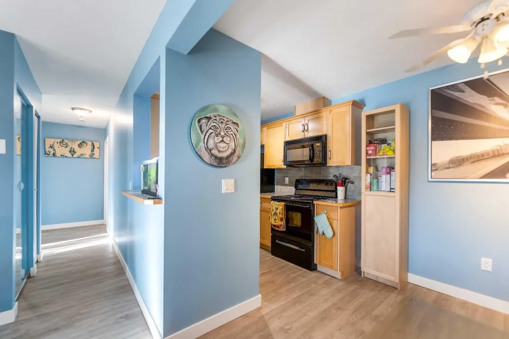 13045 6 Street SW Calgary AB T2W 5H1