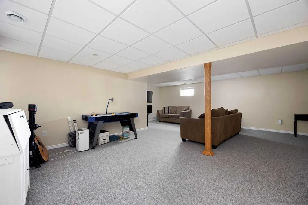 196 Shetland Garden Fort Mcmurray AB T9H 5M5