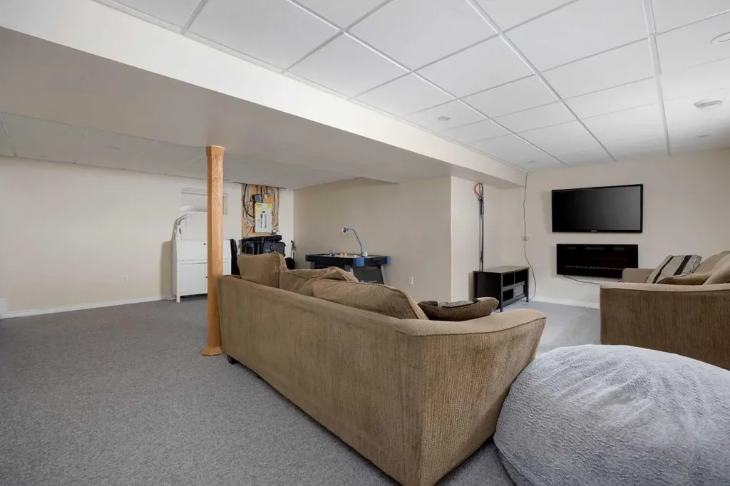196 Shetland Garden Fort Mcmurray AB T9H 5M5