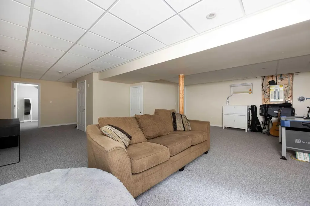 196 Shetland Garden Fort Mcmurray AB T9H 5M5