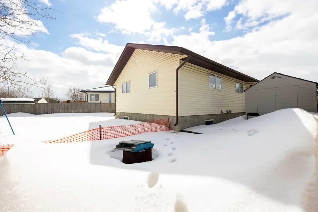 196 Shetland Garden Fort Mcmurray AB T9H 5M5