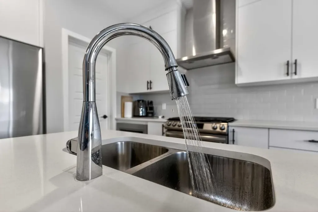 1173 Chinook Gate Bay SW Airdrie AB T4B 5J2