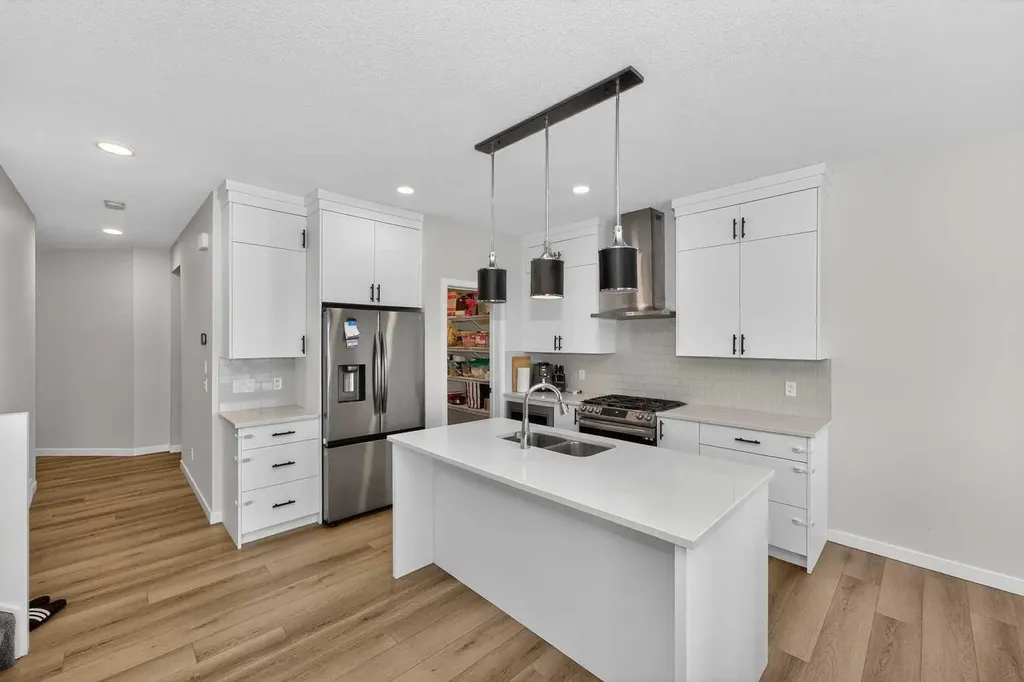 1173 Chinook Gate Bay SW Airdrie AB T4B 5J2