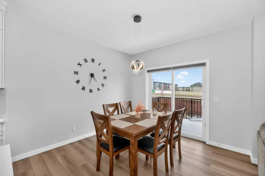 1173 Chinook Gate Bay SW Airdrie AB T4B 5J2