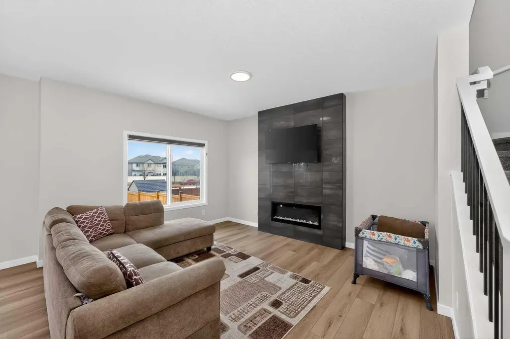 1173 Chinook Gate Bay SW Airdrie AB T4B 5J2