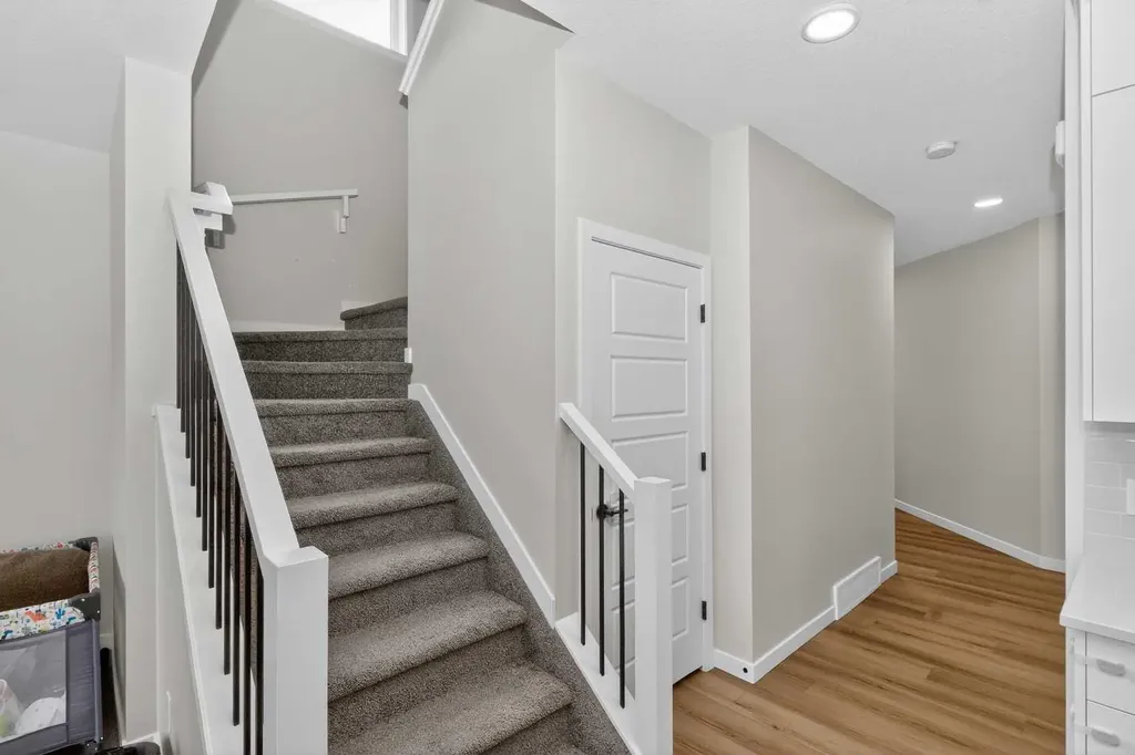 1173 Chinook Gate Bay SW Airdrie AB T4B 5J2