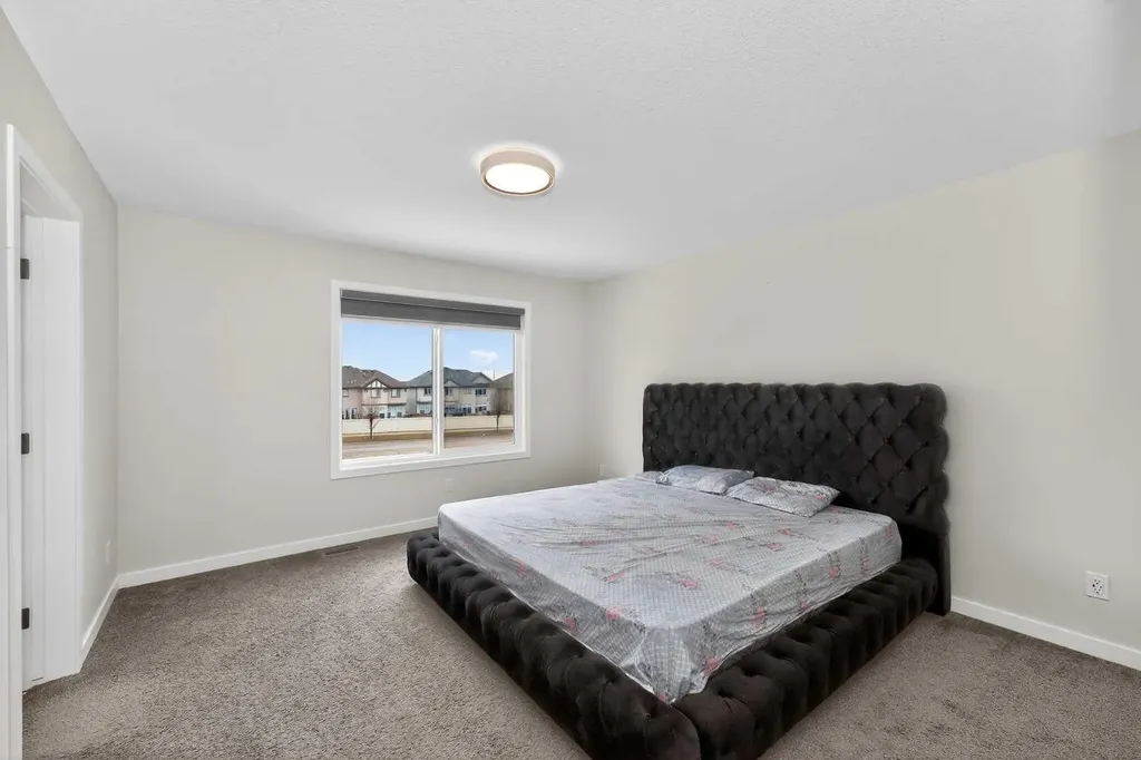 1173 Chinook Gate Bay SW Airdrie AB T4B 5J2