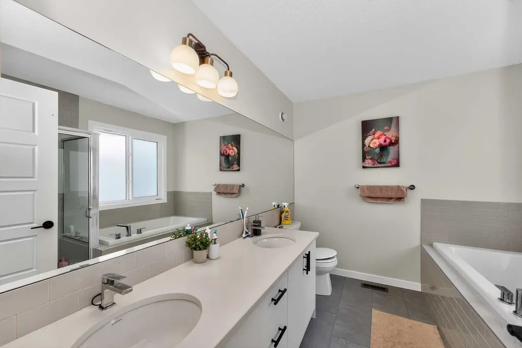 1173 Chinook Gate Bay SW Airdrie AB T4B 5J2