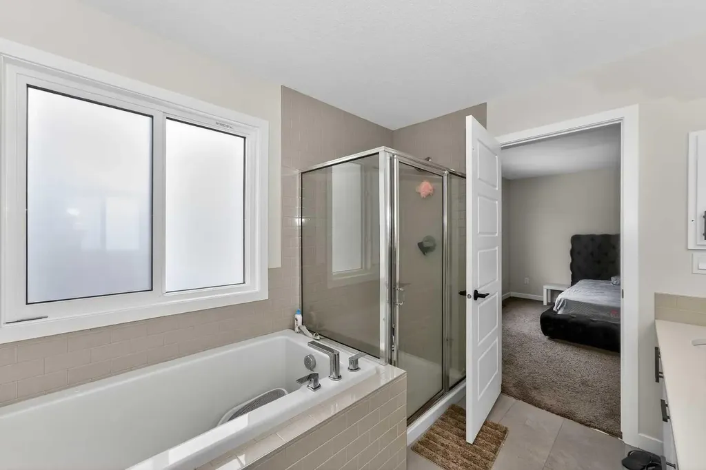 1173 Chinook Gate Bay SW Airdrie AB T4B 5J2
