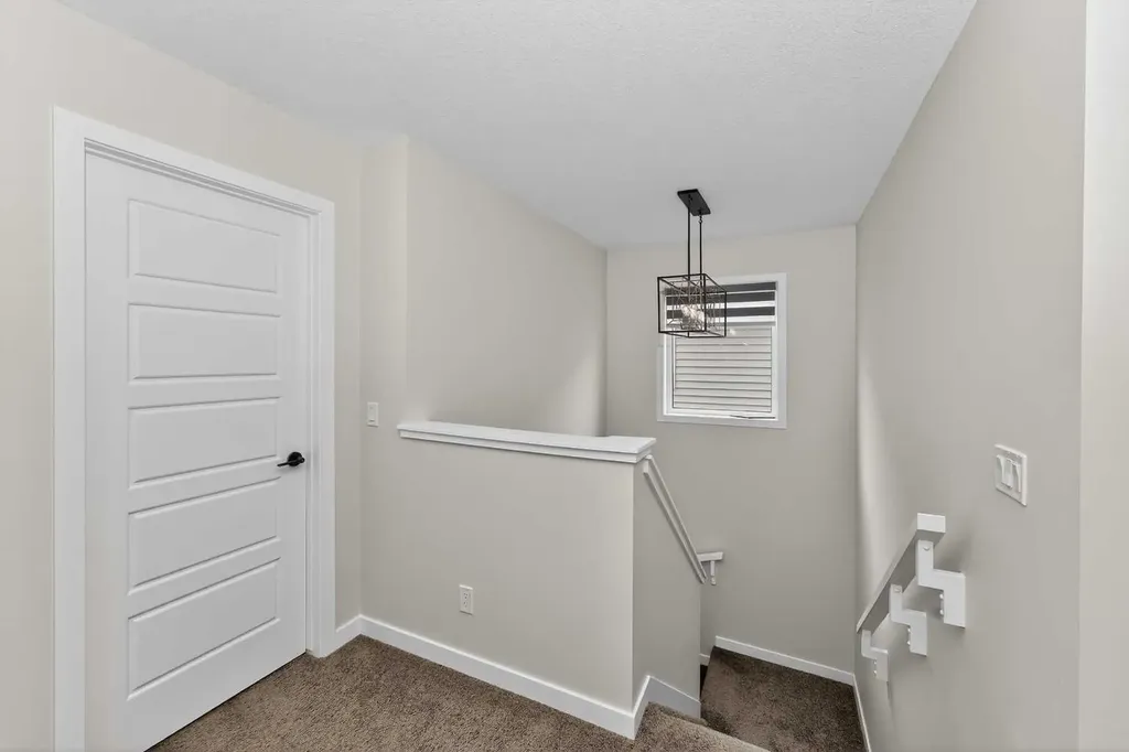 1173 Chinook Gate Bay SW Airdrie AB T4B 5J2