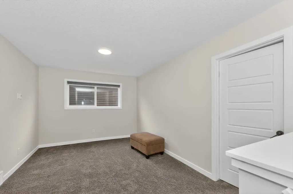 1173 Chinook Gate Bay SW Airdrie AB T4B 5J2