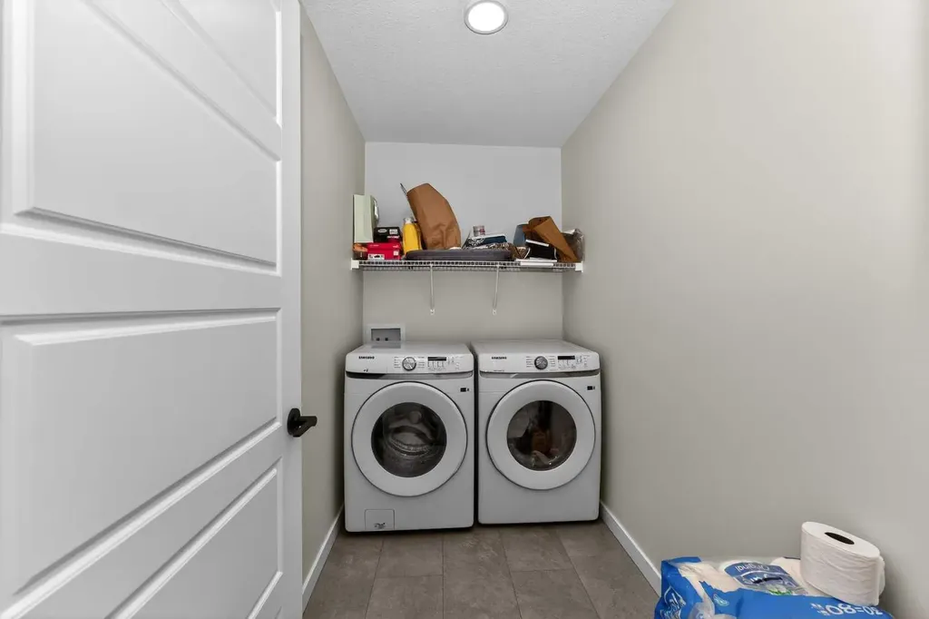 1173 Chinook Gate Bay SW Airdrie AB T4B 5J2