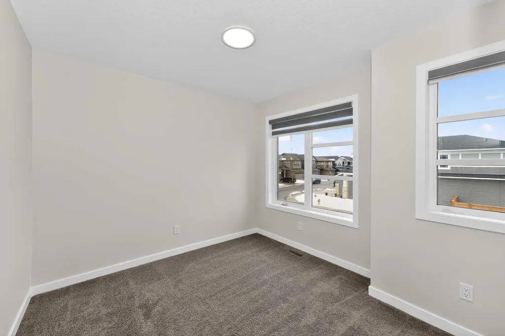 1173 Chinook Gate Bay SW Airdrie AB T4B 5J2