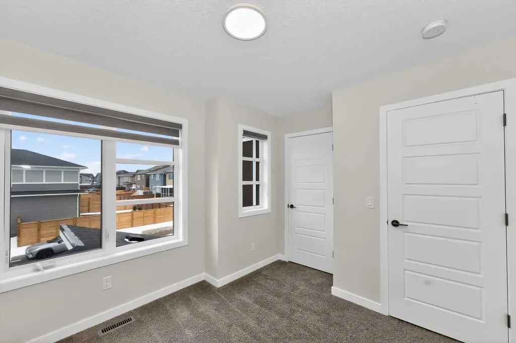 1173 Chinook Gate Bay SW Airdrie AB T4B 5J2