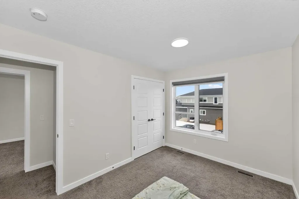 1173 Chinook Gate Bay SW Airdrie AB T4B 5J2