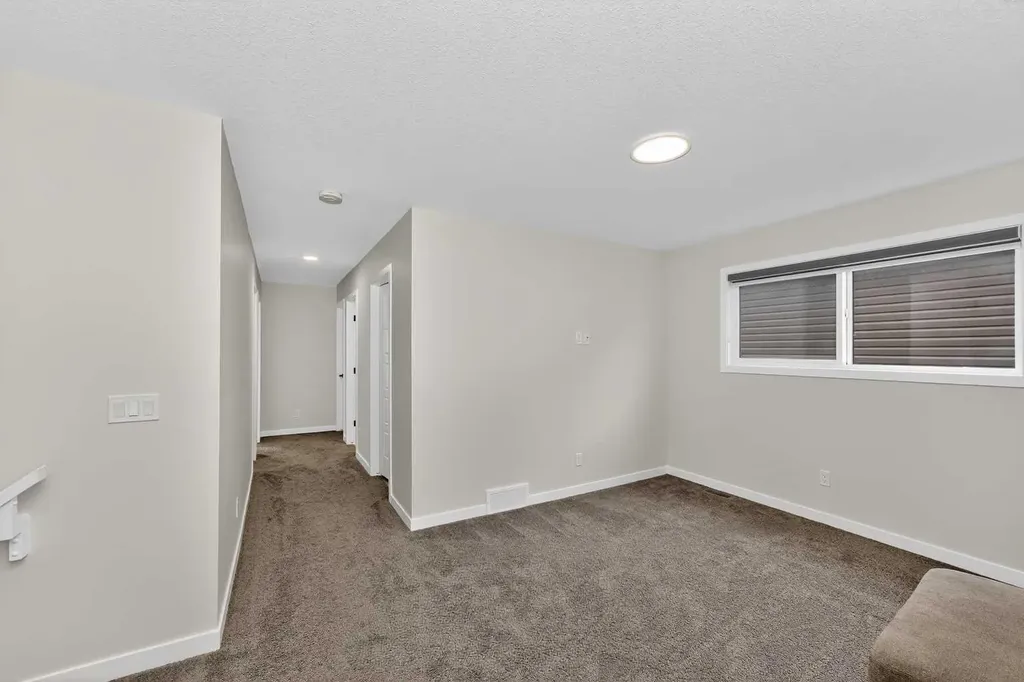 1173 Chinook Gate Bay SW Airdrie AB T4B 5J2