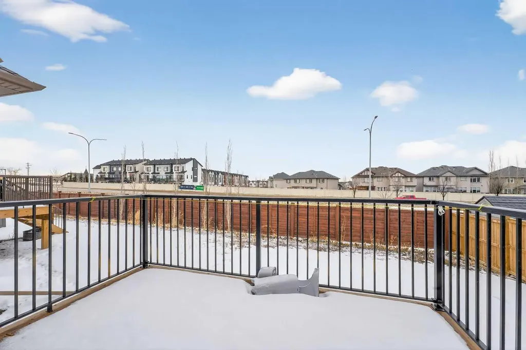 1173 Chinook Gate Bay SW Airdrie AB T4B 5J2