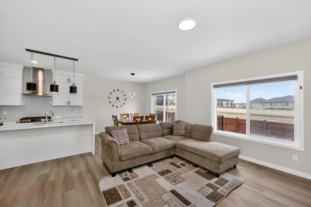 1173 Chinook Gate Bay SW Airdrie AB T4B 5J2