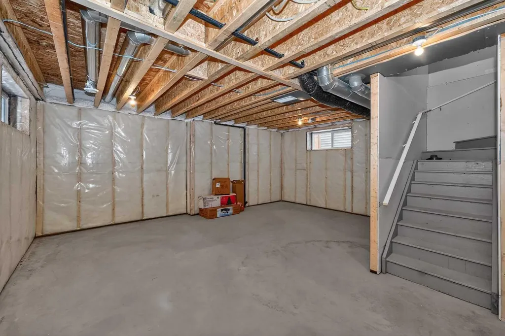 1173 Chinook Gate Bay SW Airdrie AB T4B 5J2