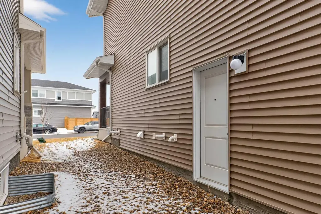 1173 Chinook Gate Bay SW Airdrie AB T4B 5J2