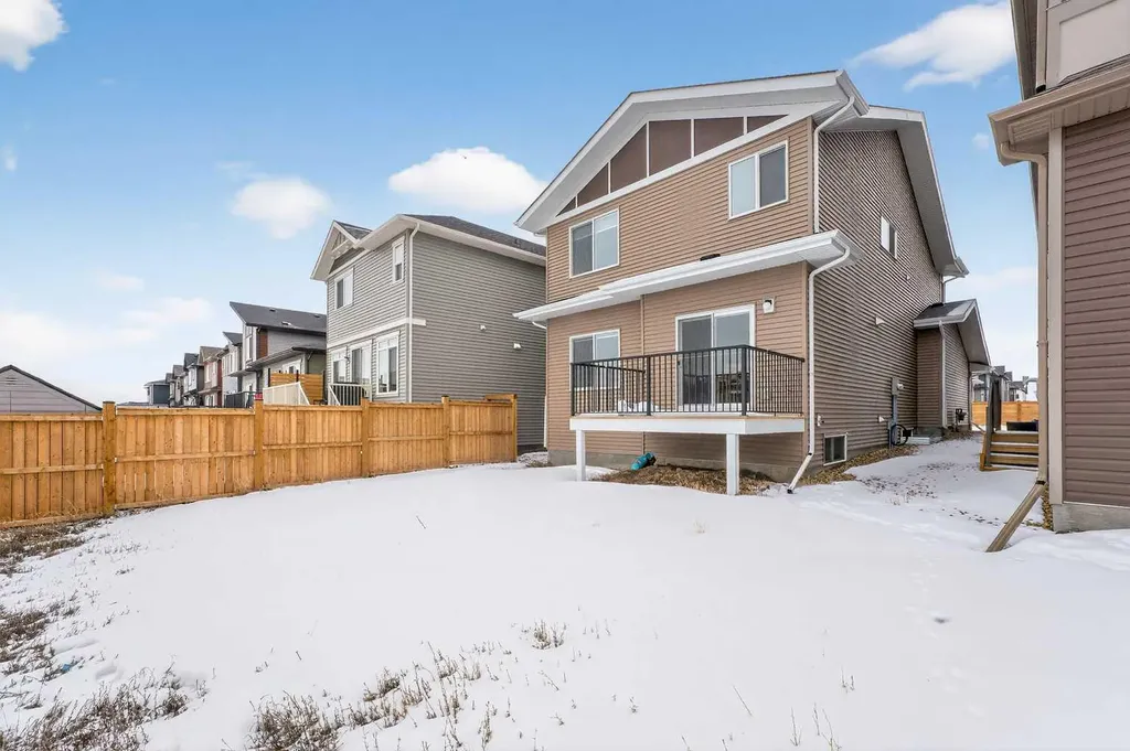 1173 Chinook Gate Bay SW Airdrie AB T4B 5J2