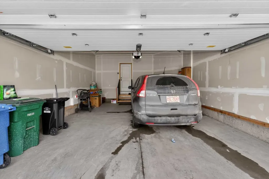 1173 Chinook Gate Bay SW Airdrie AB T4B 5J2