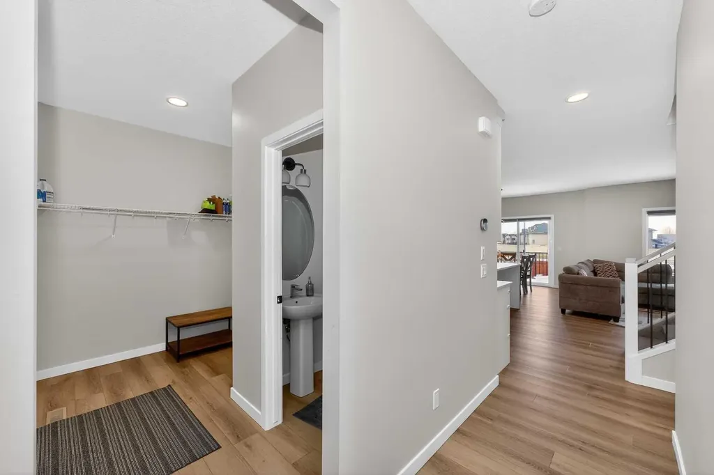 1173 Chinook Gate Bay SW Airdrie AB T4B 5J2