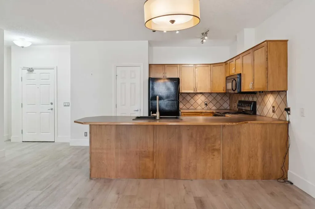 3650 Marda Link SW Calgary AB T2T 6G9