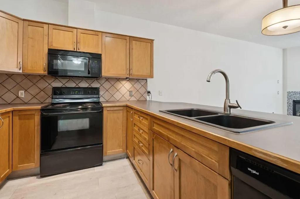3650 Marda Link SW Calgary AB T2T 6G9