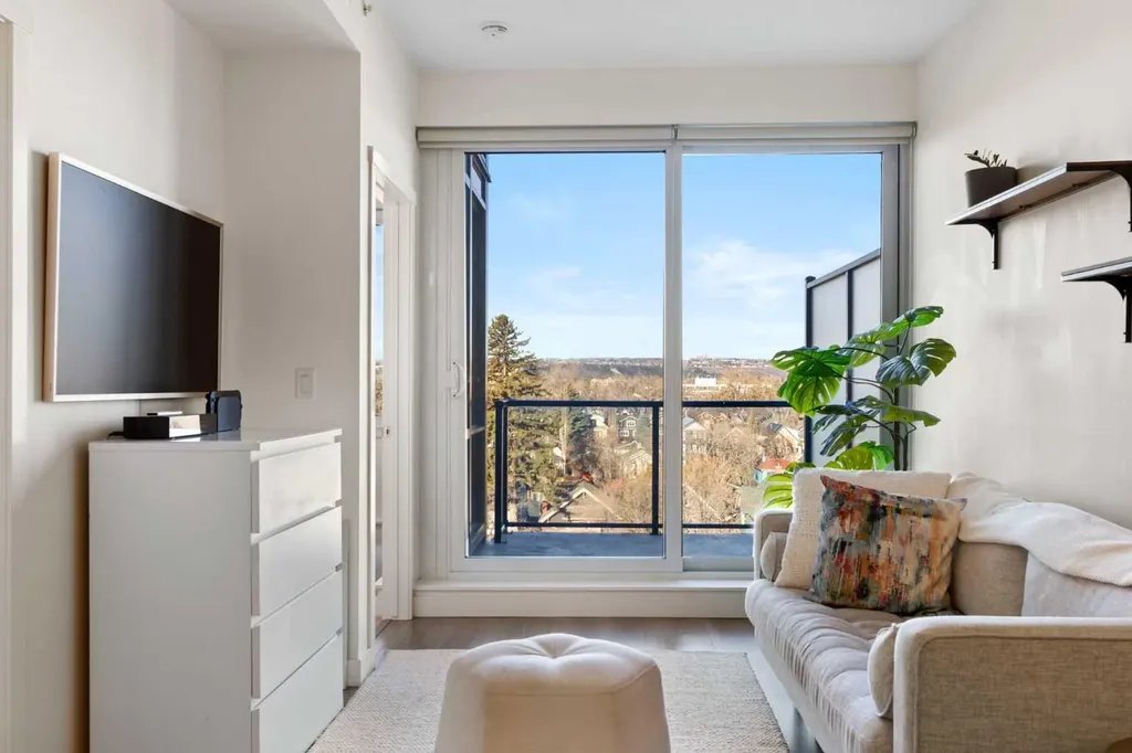301 10 Street NW Calgary AB T2N 1V5
