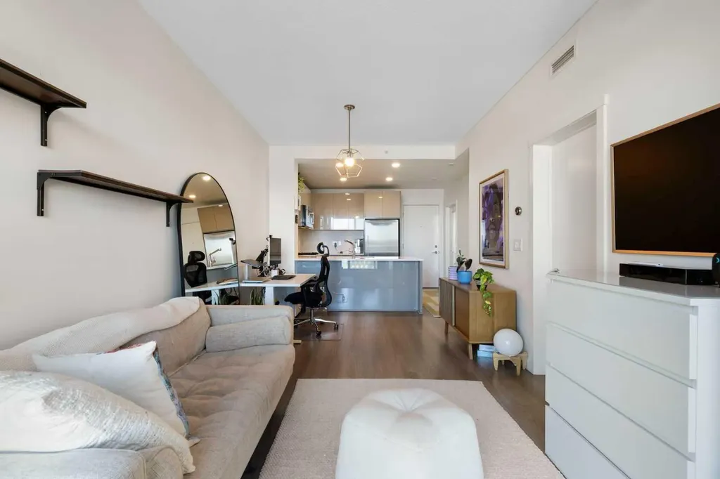 301 10 Street NW Calgary AB T2N 1V5