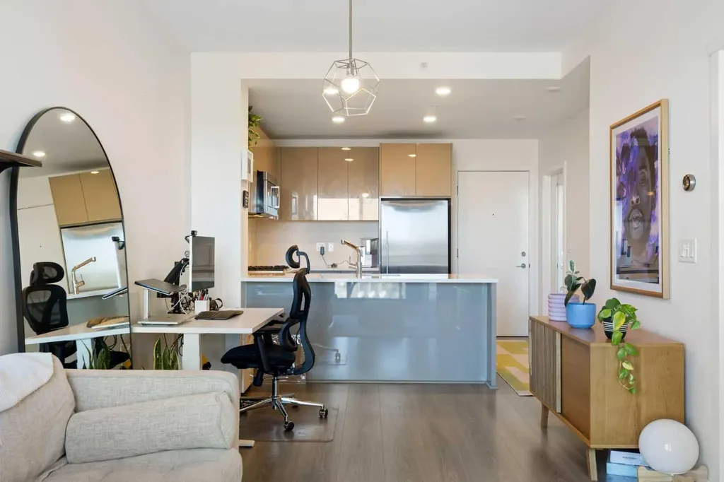 301 10 Street NW Calgary AB T2N 1V5