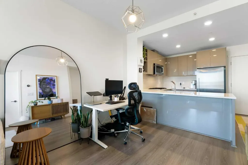 301 10 Street NW Calgary AB T2N 1V5