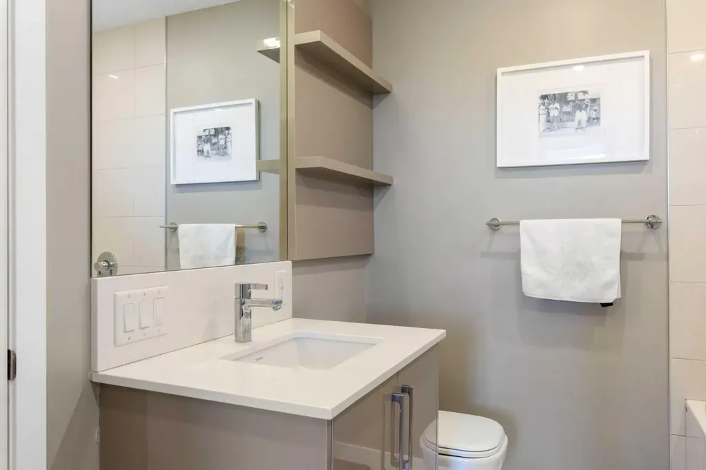 301 10 Street NW Calgary AB T2N 1V5