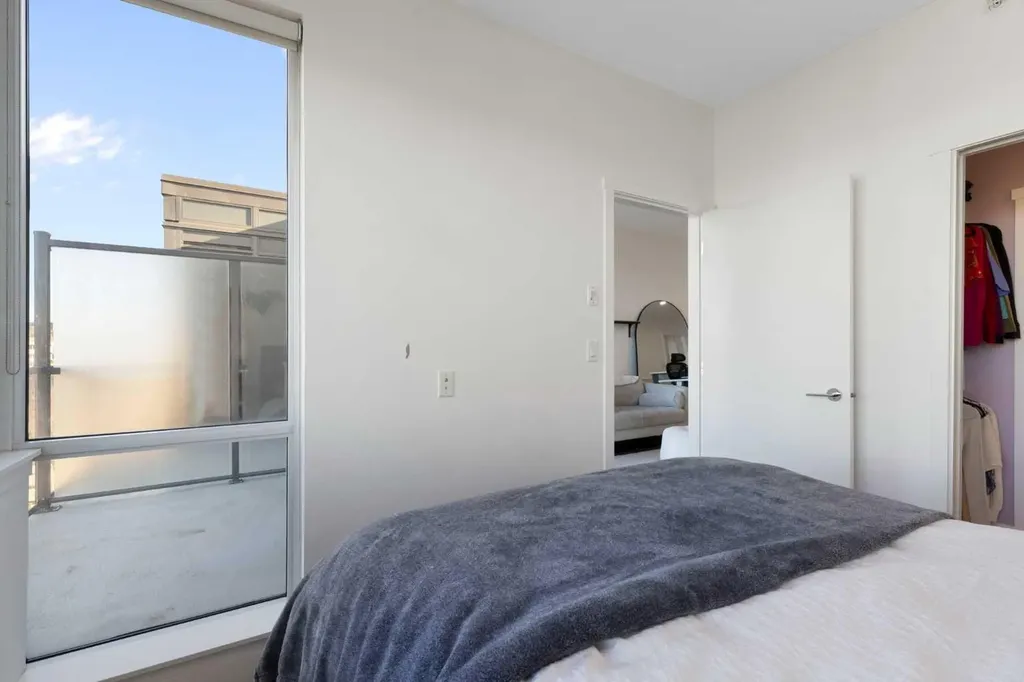 301 10 Street NW Calgary AB T2N 1V5
