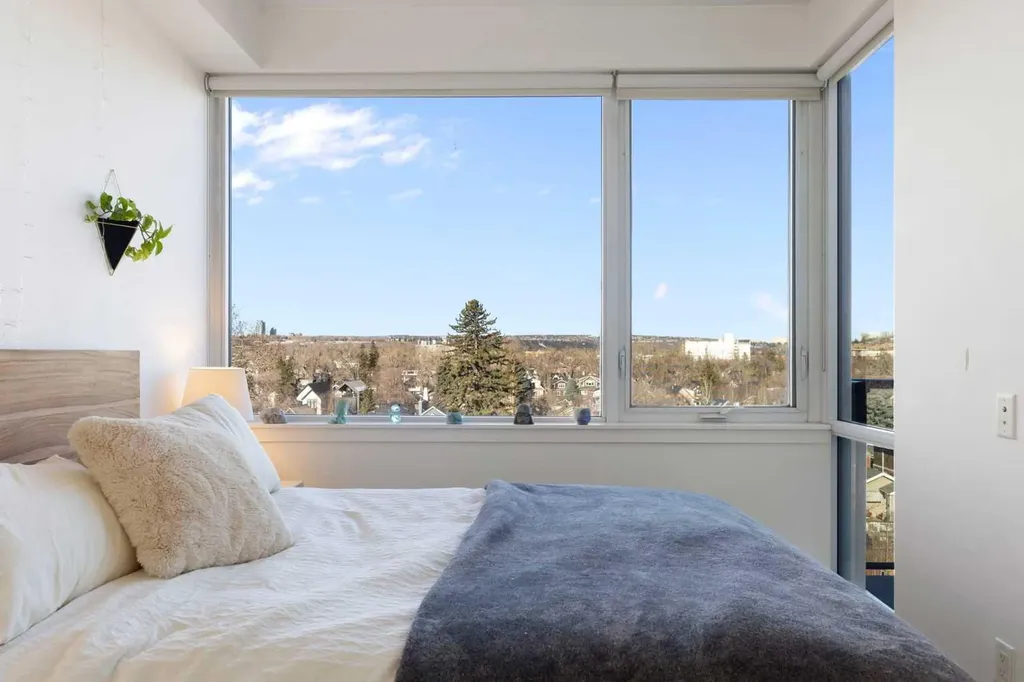 301 10 Street NW Calgary AB T2N 1V5
