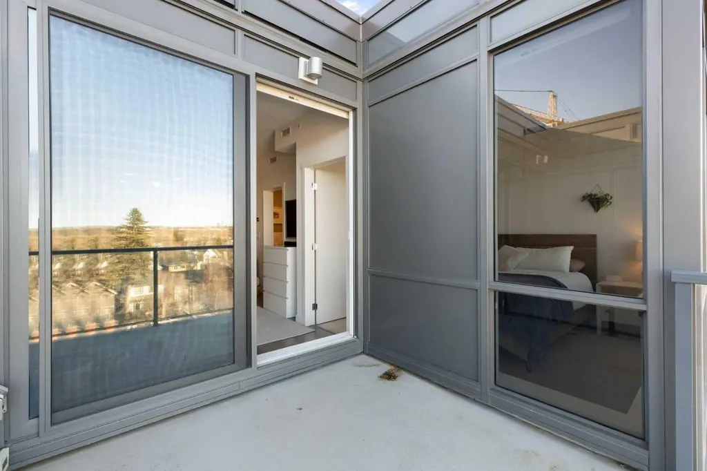 301 10 Street NW Calgary AB T2N 1V5