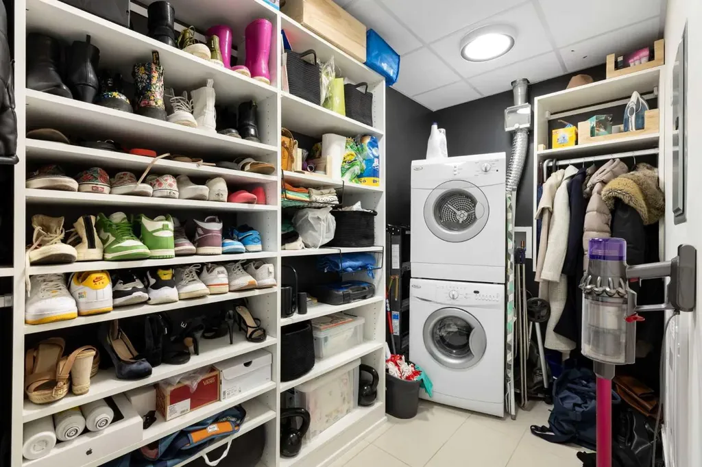 301 10 Street NW Calgary AB T2N 1V5