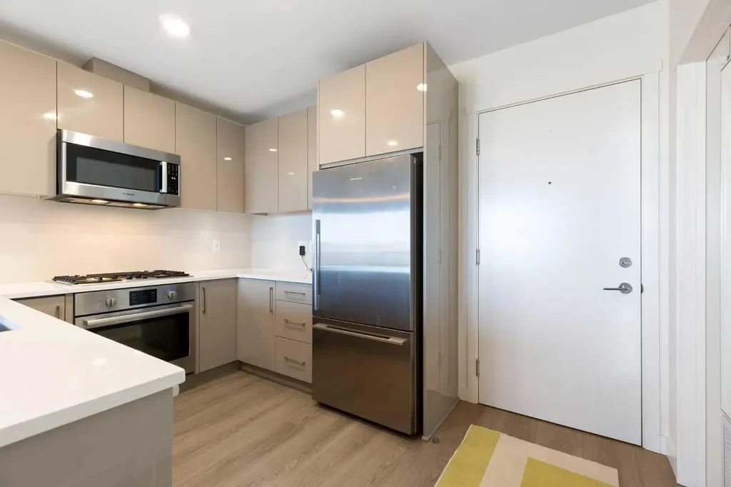 301 10 Street NW Calgary AB T2N 1V5