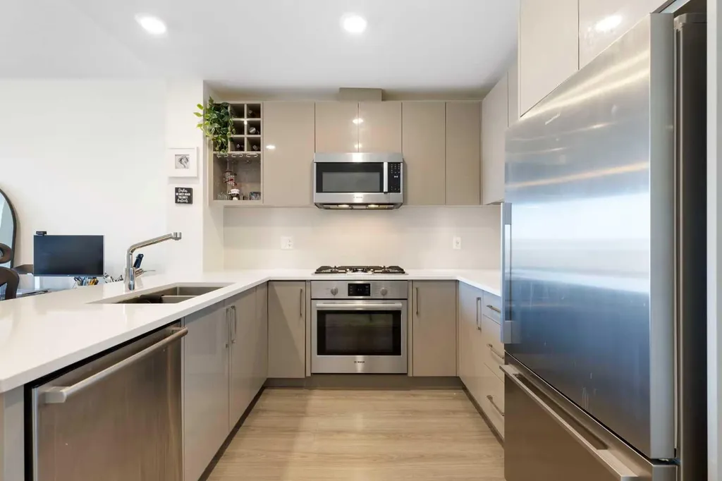 301 10 Street NW Calgary AB T2N 1V5