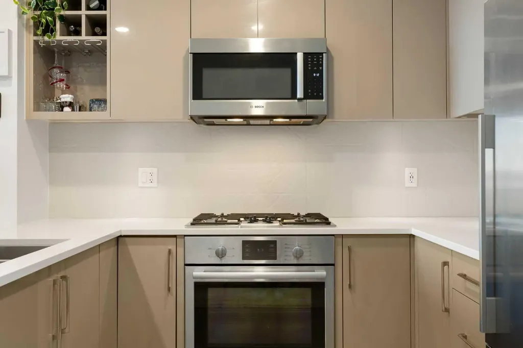 301 10 Street NW Calgary AB T2N 1V5
