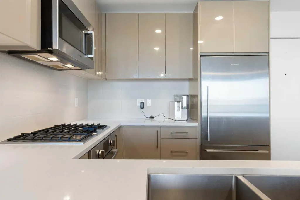 301 10 Street NW Calgary AB T2N 1V5