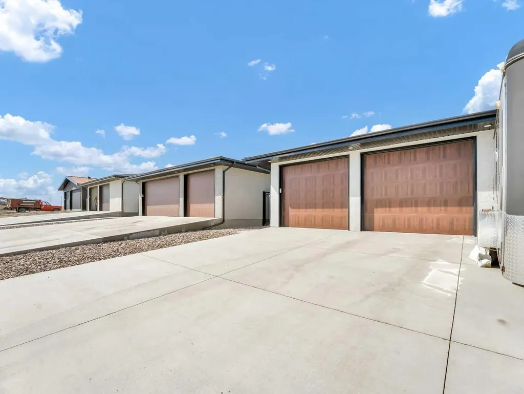 3617 10 Avenue SW Medicine Hat AB T1B0T2