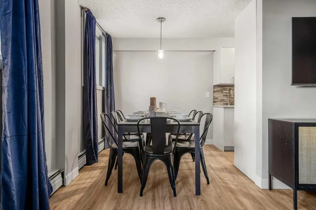 313 20 Avenue SW Calgary AB T2S 0E6